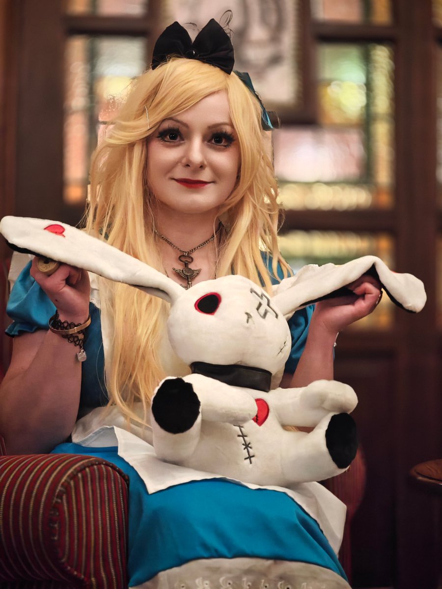 SHSCosplay's tweet photo. Photos of me as #aliceinwonderland 
Taken by @grass3cat
I had an absolute blast at MiniCon and couldn't recommend it enough! 
And thanks to  @NewgrangeHotel for being so welcoming!

#miniconireland #miniconireland2024 #miniconnavan  #Disney #aliceinwonderlandcosplay https://t.co/aE1MB9d1kT