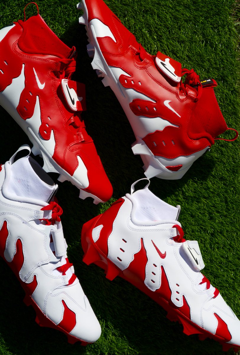 _birdcustoms's tweet photo. Color swap on these Diamond Turf cleats for my guy @thealmightynay 🔥

#NFL #customs https://t.co/7oz4MDlU9S