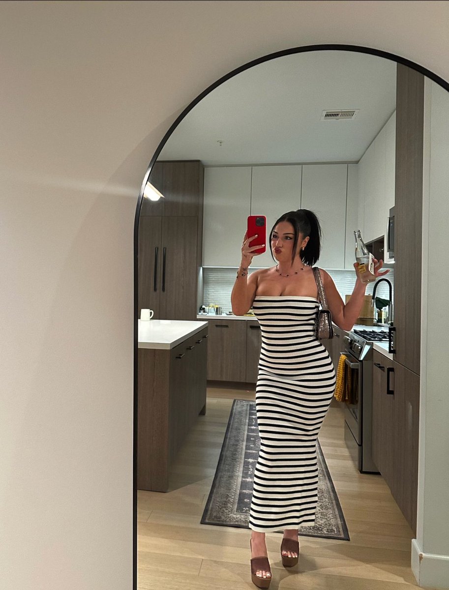 Jake Paul won so if you say "hi" I will send you a pic😈