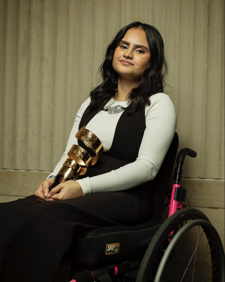 SamaraKarkara's tweet image. Avani Lekhara wins Para-Athlete of the Year (Female)
#ISH2024 #SHero

@khushsundar @kiranshaw @KHayhoe @Pink @BeeAsMarine @mayawiley @pallavict @TheAmandaGorman @brand_shweta @AnuSatheesh5 @ananya_birla