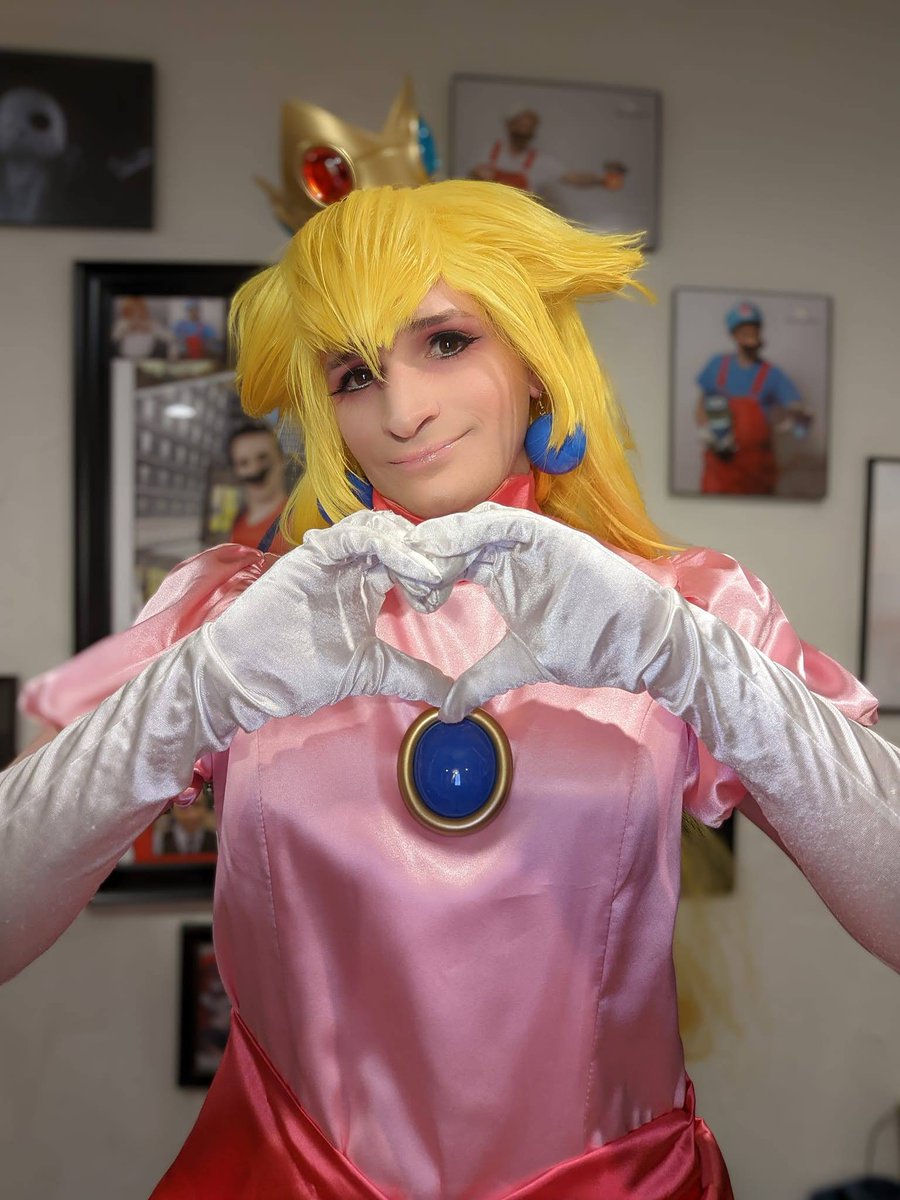 EAcosplays's tweet photo. I heard today was Princess Peach day?

#cosplay #princesspeach #mario https://t.co/PzevLVWLRI