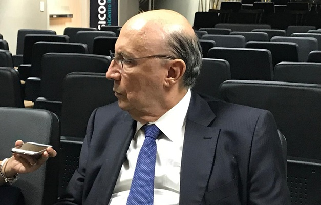 aredacao's tweet photo. O engenheiro que virou escritor. Henrique Meirelles lança seu livro em Goiânia https://t.co/n07RXSZYG1 https://t.co/os7JwGhcsj
