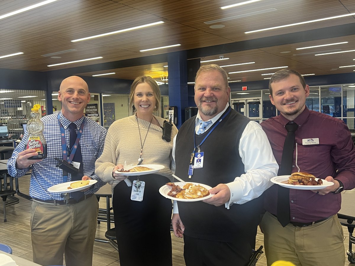 WarrenCoSchools's tweet image. 🎉 Congratulations to Warren East High School for placing 2nd in the annual @UnitedWaySOKY Campaign!  The faculty and staff enjoyed a delicious breakfast cooked by our district leaders. 🍽️ #CommunityMatters @WEHSRaiders (3/3)