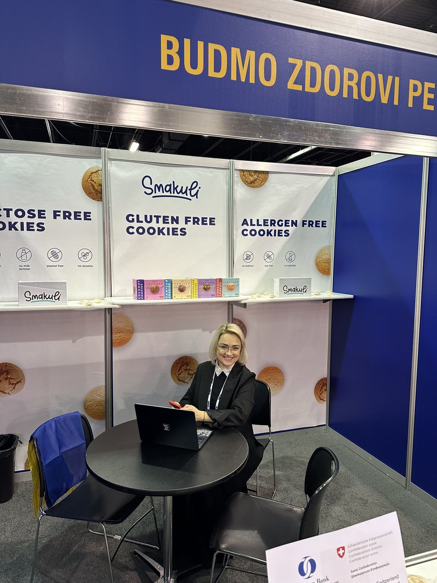 UKRinChicago's tweet image. 🇺🇦 On Nov 18, Consul General Serhiy Koledov visited the Ukrainian booth at #PLMAChicago, showcasing six Ukrainian brands, supported by @EBRD. Proud to see #MadeInUkraine products reaching U.S. shelves through @nazovni_online
