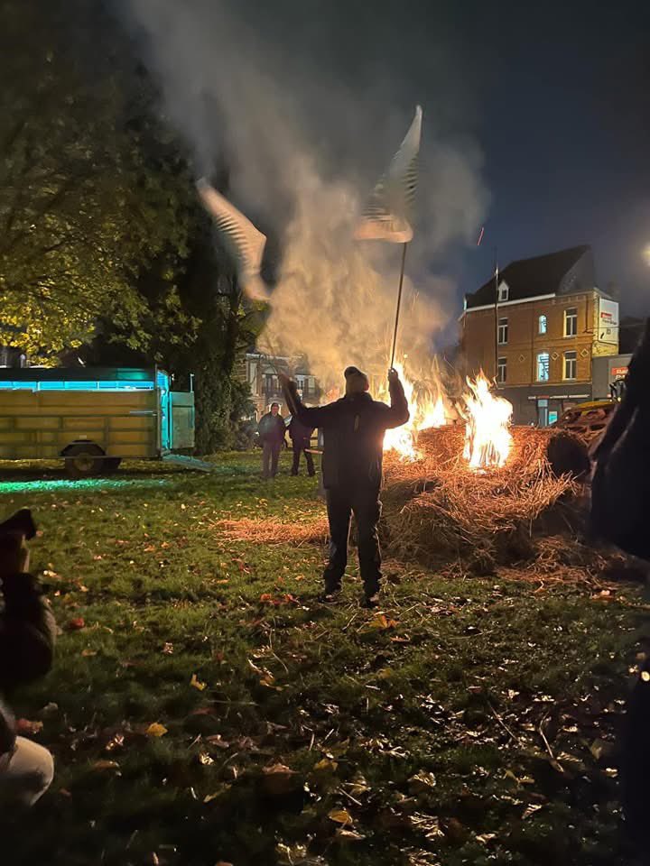 LMartel59300's tweet image. Total soutien à nos #agriculteurs du #valenciennois réunis sur le rond point du Canada . Ils sont le #poumon de notre #pays ! Plus d’agriculteurs plus de #nourriture dans nos assiettes 
#SoutienAuxAgriculteurs #agriculture #Mercosur