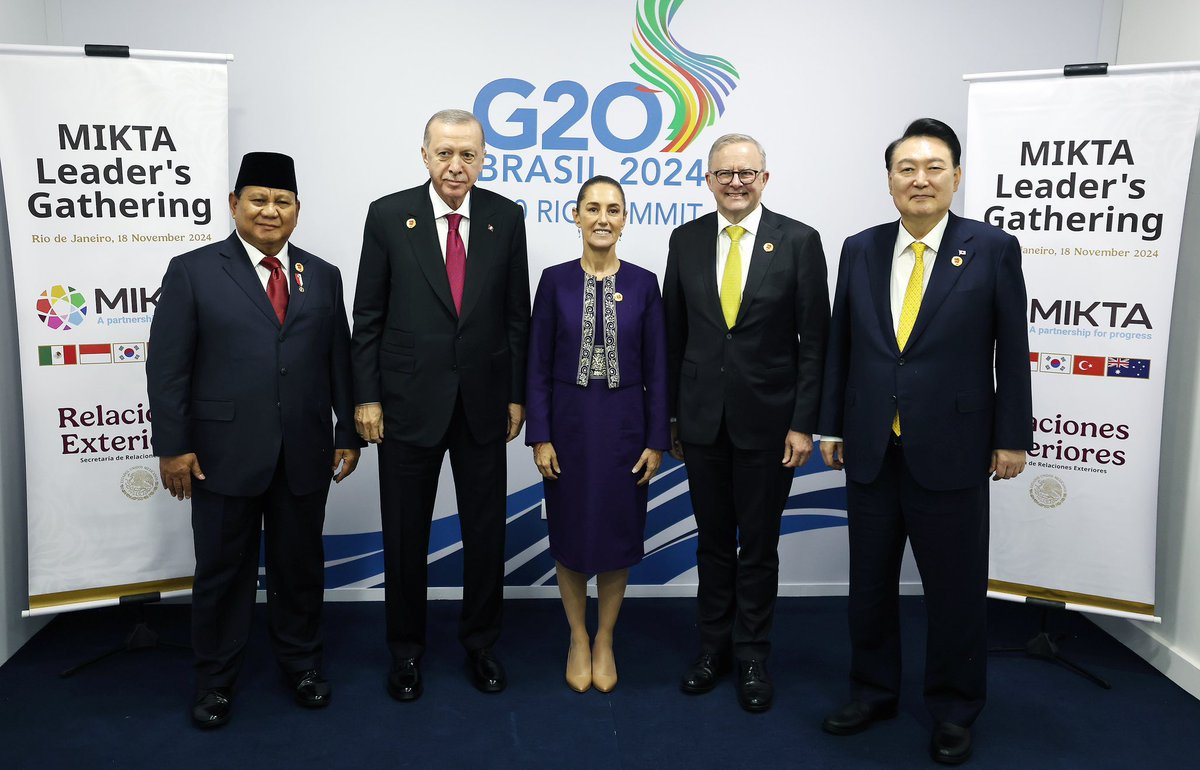 resisres's tweet image. 🇮🇩🇹🇷🇲🇽🇦🇺🇰🇷 Leaders of MIKTA countries meet during the G20 summit in Brazil.