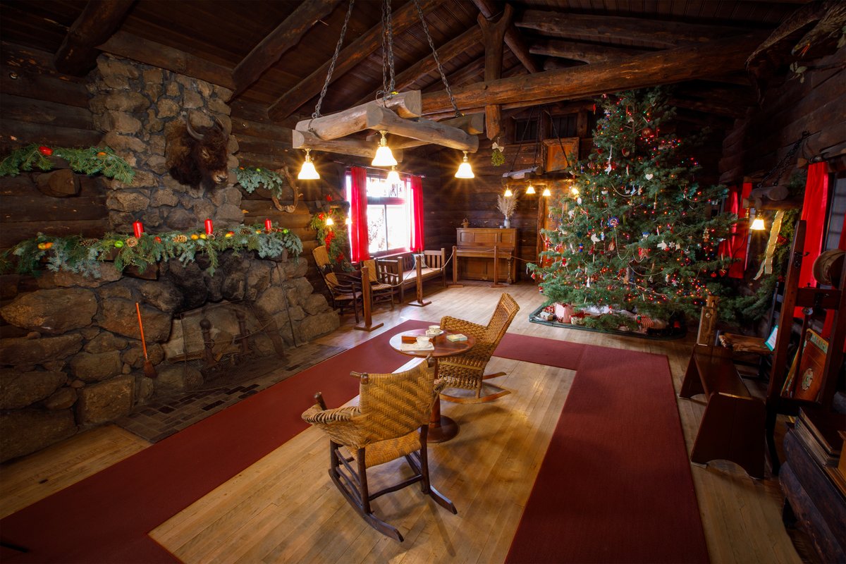 Tickets are now on sale for festive holiday tours at Riordan Mansion State Historic Park. Experience some Christmas magic in this turn-of-the-century home set in Flagstaff's cool pines. 🎄 bit.ly/3BXxW9w
