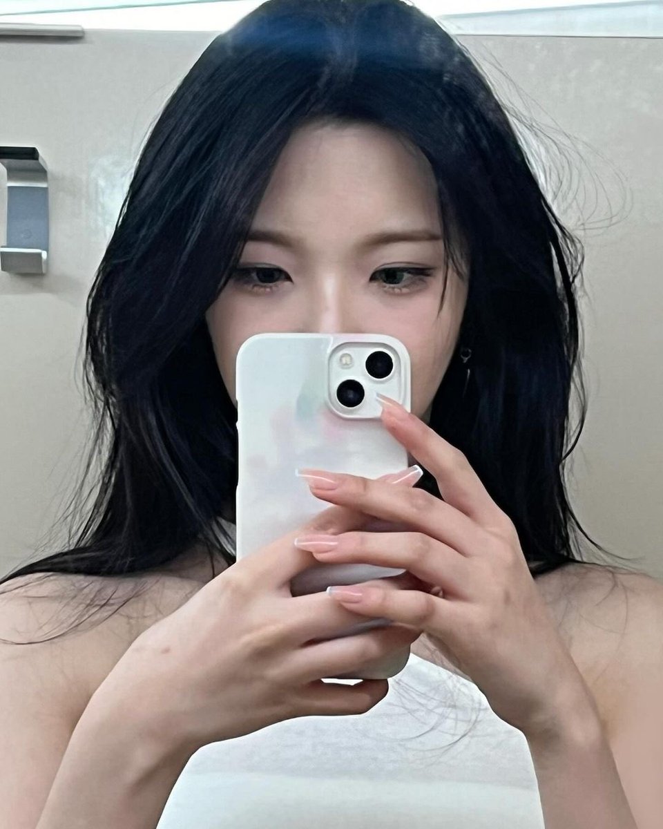 Through the lens of my own reflection, I capture the quiet elegance of the moment—delicate, unfiltered, and entirely my own.