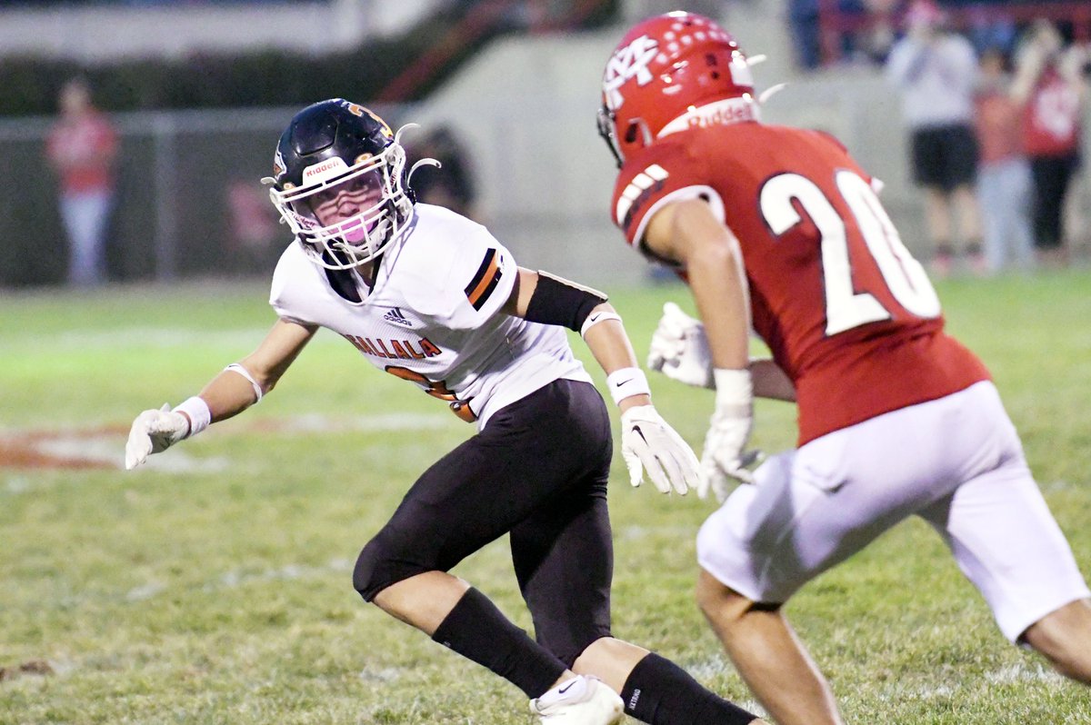 Congratulations to Tai Le  for carrying a 4.0 GPA through the 2024 football season!

#ImpactPlayers
#LCT
#FightOn