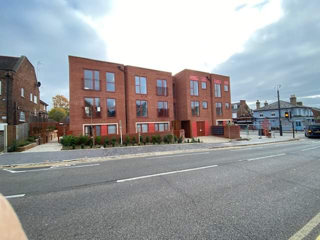 VanessaStAlbans's tweet image. So where is this? Outskirts of large conurbation with a vast swathe of tarmac 🤔 New bog standard building for what exactly?  No, this is historic #StAlbans where the Heritage guidance is full of fine words, but doesn&apos;t make a ha&apos;p&apos;orth of difference. We need #designcodes NOW!