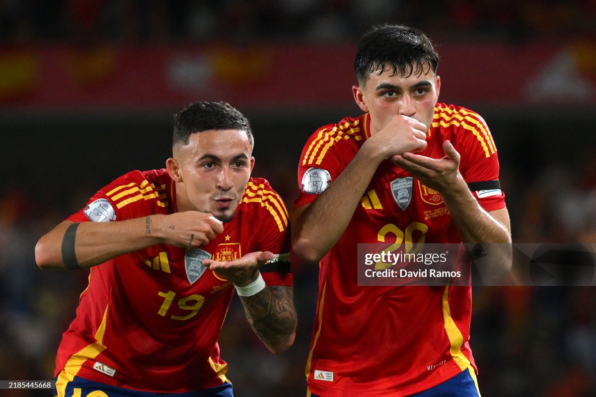 GettySport's tweet image. Yeremy Pino #19 of Spain celebrates scoring his team&apos;s first goal with Pedri during a 3-2 win against Switzerland in their #UEFANationsLeague group stage match in Santa Cruz de Tenerife, Spain. 
📸: David Ramos #ESPSUI