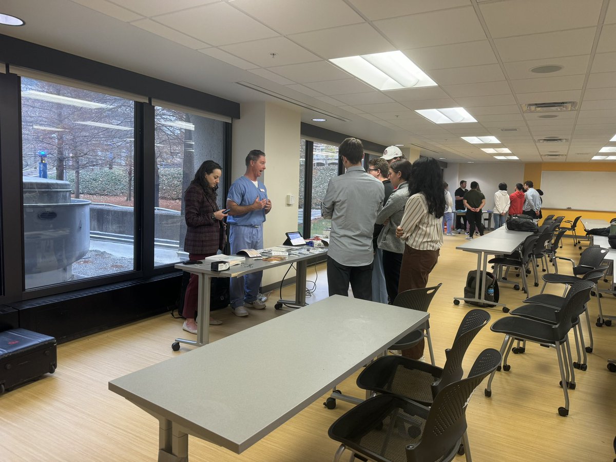 LaSilski's tweet photo. @UCincyMedicine M1/2 Surgery Interest Group getting some hands on experience with Suture/wounds and staples. @CF_Justiniano, Colvin. @UCincySurg @dgerber6 https://t.co/yQmiRgHN53