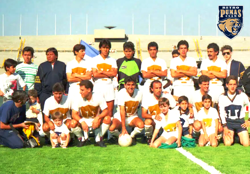 Retropumasunam's tweet photo. Pumas UNAM | Temp. 90-91
Arriba: Miguel @capiespana6 Claudio @emperadorsuarez Jorge Campos, Abraham Nava, Juan de Dios Ramírez @perales69  y Ricardo Ferretti.
Abajo: Juan Antonio Torres Servín,  @betogarciaaspe8 @dapaov @jcvera_1 y @GarciaPosti https://t.co/eIxJkWgNYj