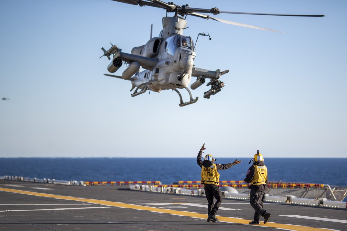 USNavy's tweet photo. #USNavyPhotosoftheDay:
1️⃣ @GW_CVN73 and @JMSDF_SDF_ENG ships during #FreedomEdge
2️⃣ @GHWBCVN77 live-fire @US2ndFleet
3️⃣ #USSTripoli #FLTOPS w/ @USMC #HMLA169 in Pacific Ocean
4️⃣ @GHWBCVN77 transits to @NAV_STA_NORFOLK after sea trials in Atlantic Ocean
👉 https://t.co/aZddB6hxYf https://t.co/iRXMQg58qs