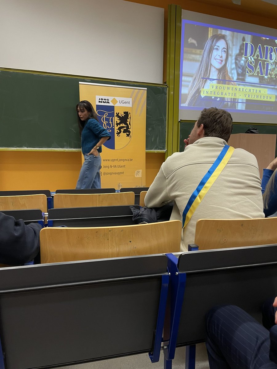 AeneasdL's tweet photo. Vandaag naar een zeer boeiende lezing van @SafaiDarya geweest. Georganiseerd door de @jongnvaugent . 
Ze sprak hier zeer gepassioneerd over Vrouwenrechten, Integratie en vrijheden. Ook had ze het over het Westen en tal van andere zaken.
Enorm interessant!!
#Nva #UGent #vrijheid https://t.co/g2hB9xZpNs
