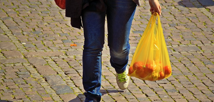 CenCalRealtyGrp's tweet photo. Plastic bags are one of the most commonly littered items on Earth. 🎯

Unfortunately, only one to three percent of all plastics used are recycled. 

The good news is that there are many things you can do
 https://t.co/OlPJIqaJBl https://t.co/s8iORbPKTG