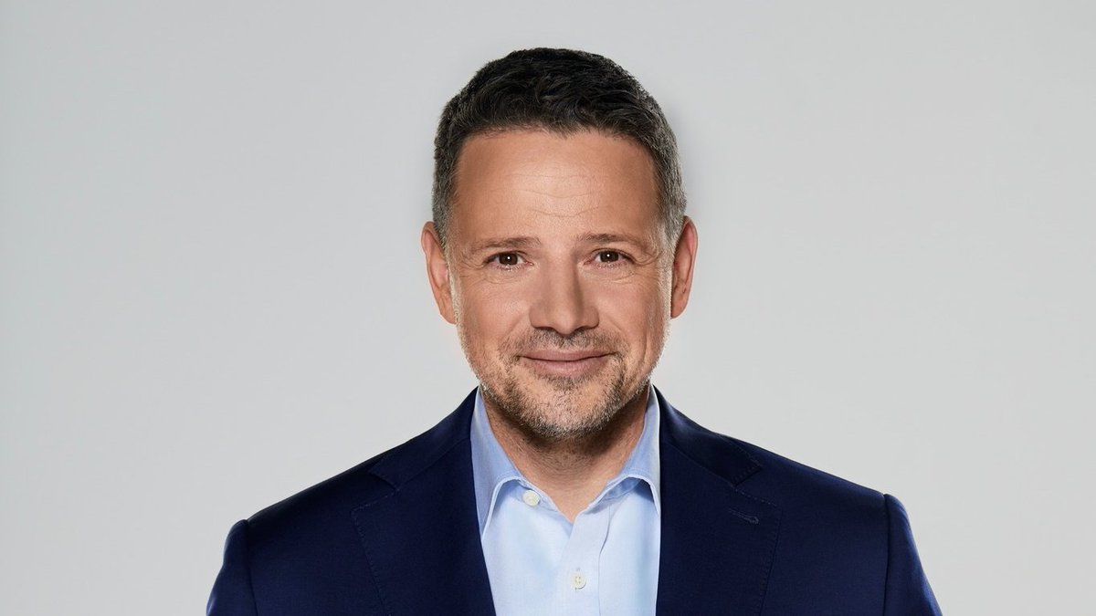 Rafał Trzaskowski zapytany dziś w „Faktach po Faktach” w TVN24 o to, jaka byłaby jego pierwsza decyzja jako prezydenta RP, odparł, że odebrałby Order Orła Białego Antoniemu Macierewiczowi.

Mi to już nie mają gdzie ręce opadać. Jak mi się marzy, żeby te wszystkie betony