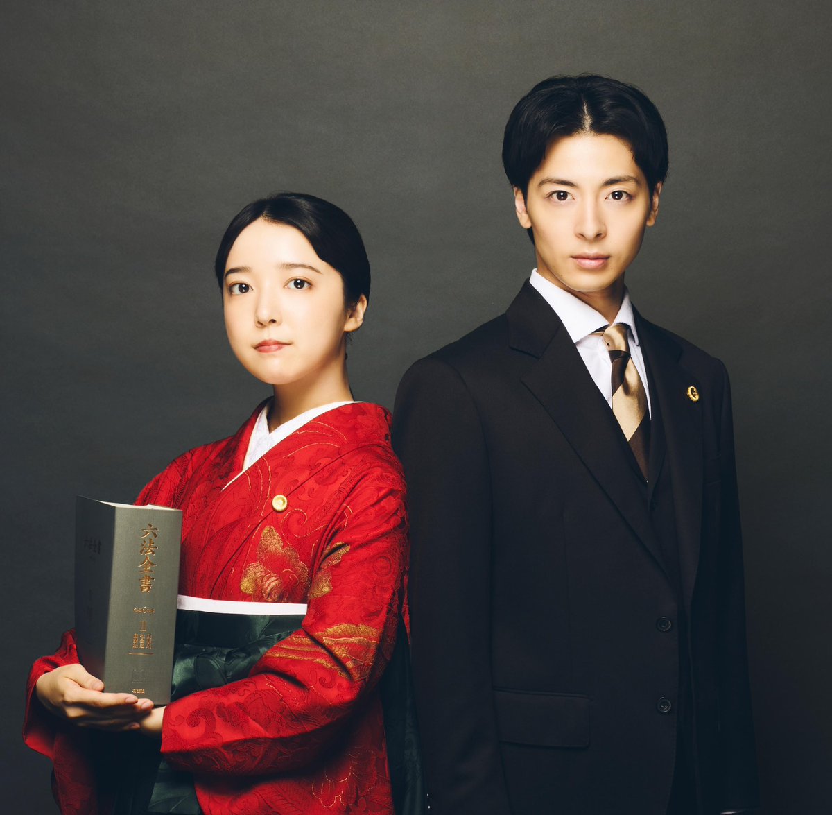 MahiroTakasugi_'s tweet photo. おはようございます☀

情報解禁です✨

2025年1月17日(金)夜9時スタート
テレビ東京系ドラマ9『法廷のドラゴン』

依頼人ファーストの“優しすぎる”弁護士、歩田虎太郎 役 を演じます。

上白石萌音さんとの弁護士バディです📖お楽しみに🐉🐉🐉

https://t.co/GpEKBBdI9r https://t.co/gkcHw01zJZ