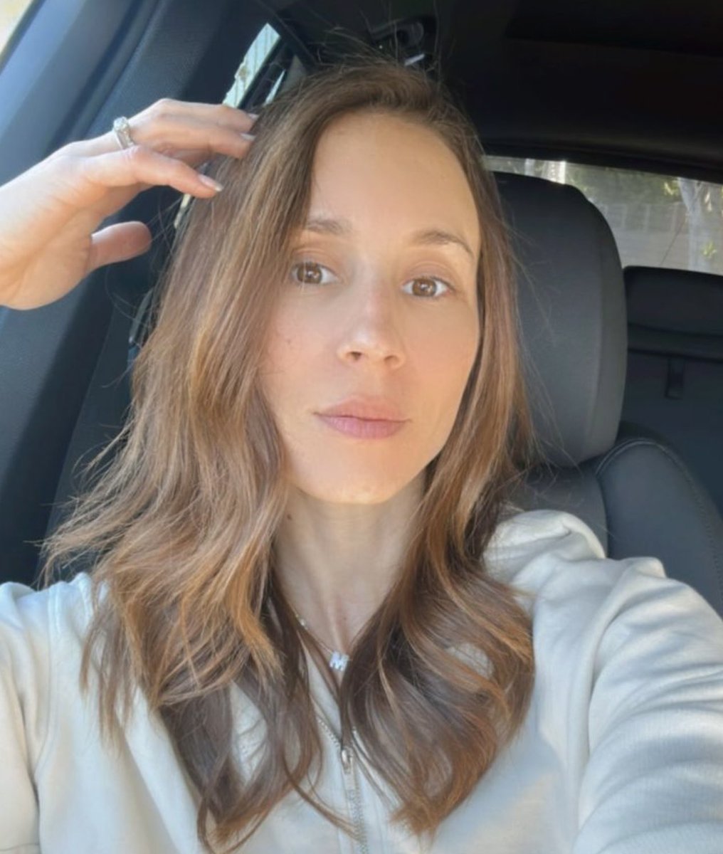 itstroianbells's tweet photo. beauty 🥹 love her 💕 https://t.co/LT41ieD0iP