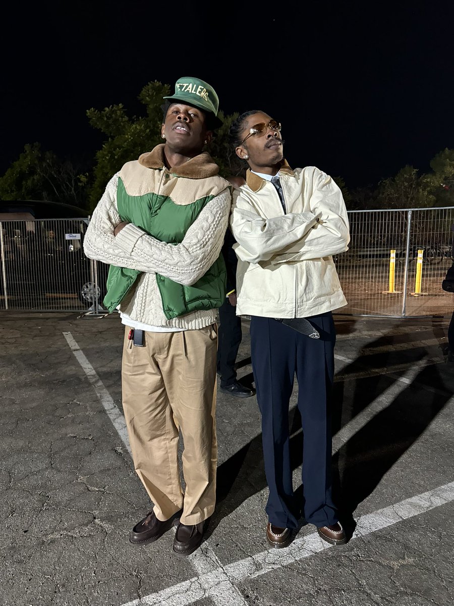 ElCousteau's tweet photo. FLOG GNAW WAS LOVE 💜 https://t.co/gFQ2dQVS28