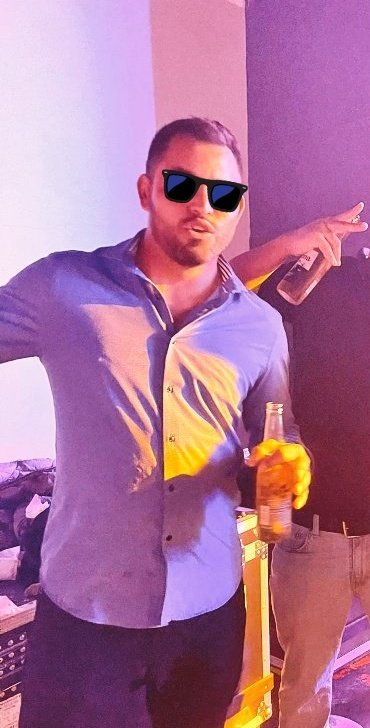 ChiwasHot's tweet photo. Como les comenté anteriormente estoy solo actualmente aquí en SLC me encantaría conocer amistades salir y ver si se puede dar algo 
Tengo 12 años aproximadamente en el ambiente swingers así que se cual es el papel de un tercero  excelente noche https://t.co/uYunGkbKhl