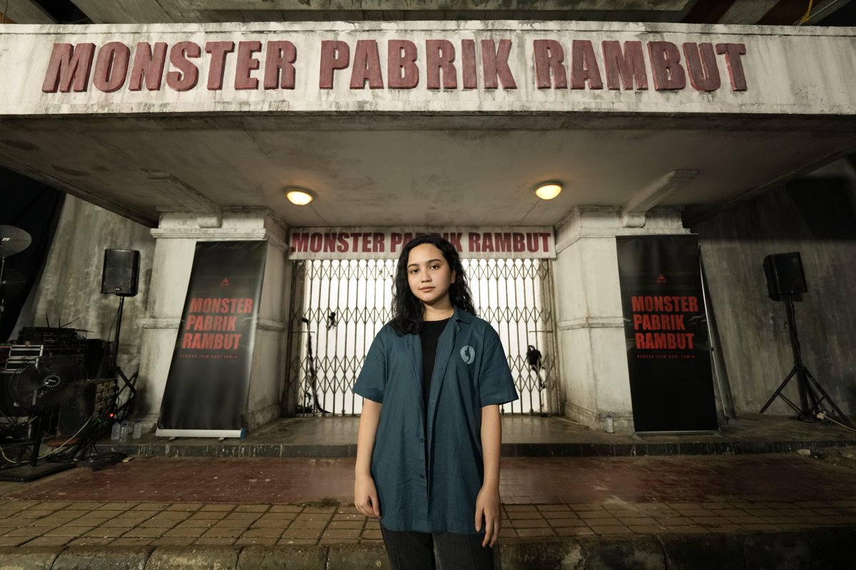 FilmIndoSource's tweet photo. Rachel Amanda at yesterday's press conference for Edwin's upcoming horror fantasy film 'MONSTER PABRIK RAMBUT'

(📸 : @PalariFilms) https://t.co/fGHE7SG47H