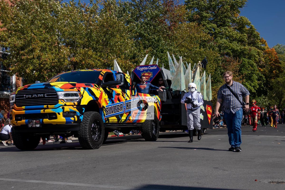 krypton_comics's tweet photo. 2024 fall foliage parade https://t.co/npAknttXwi