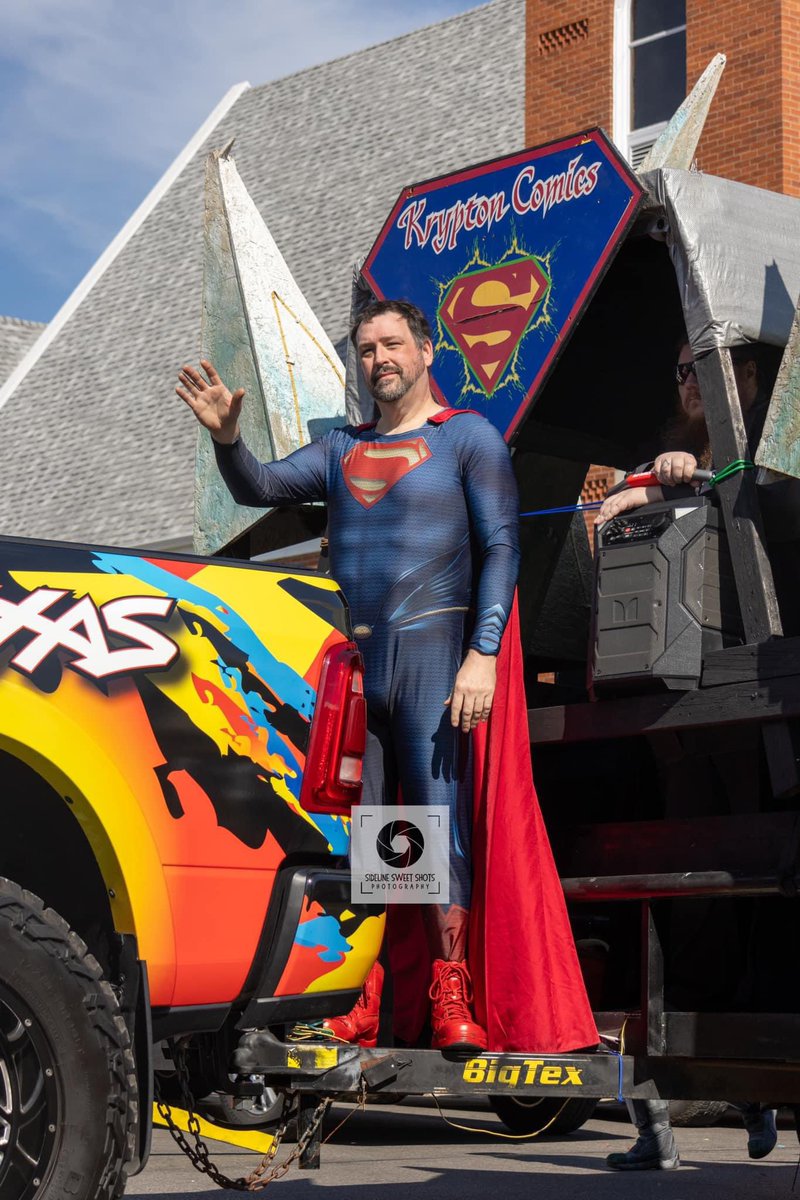 krypton_comics's tweet photo. 2024 fall foliage parade https://t.co/Y8zyasztLN