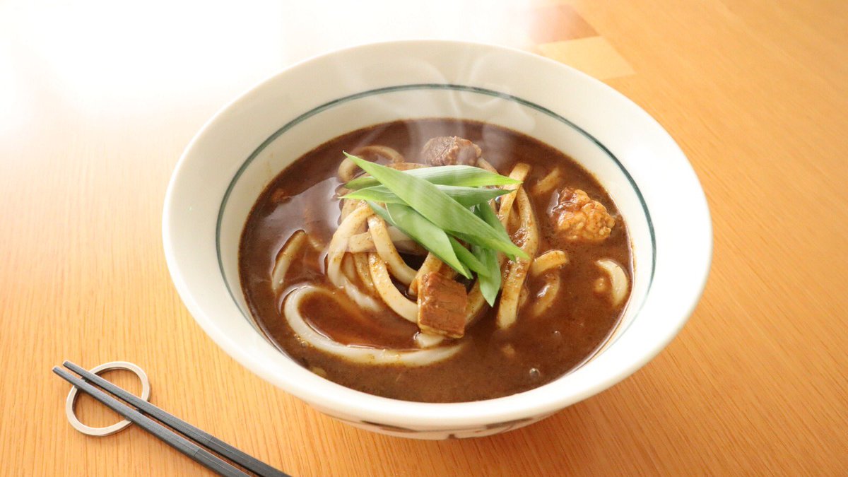 uchikoorogi's tweet photo. 寒くなったので熱々のカレーうどん🔥
＋めんつゆ＋冷凍うどんで簡単おいしい😋
#うちこおろぎスープカレー #愛媛県 https://t.co/IiBKM6MQHx