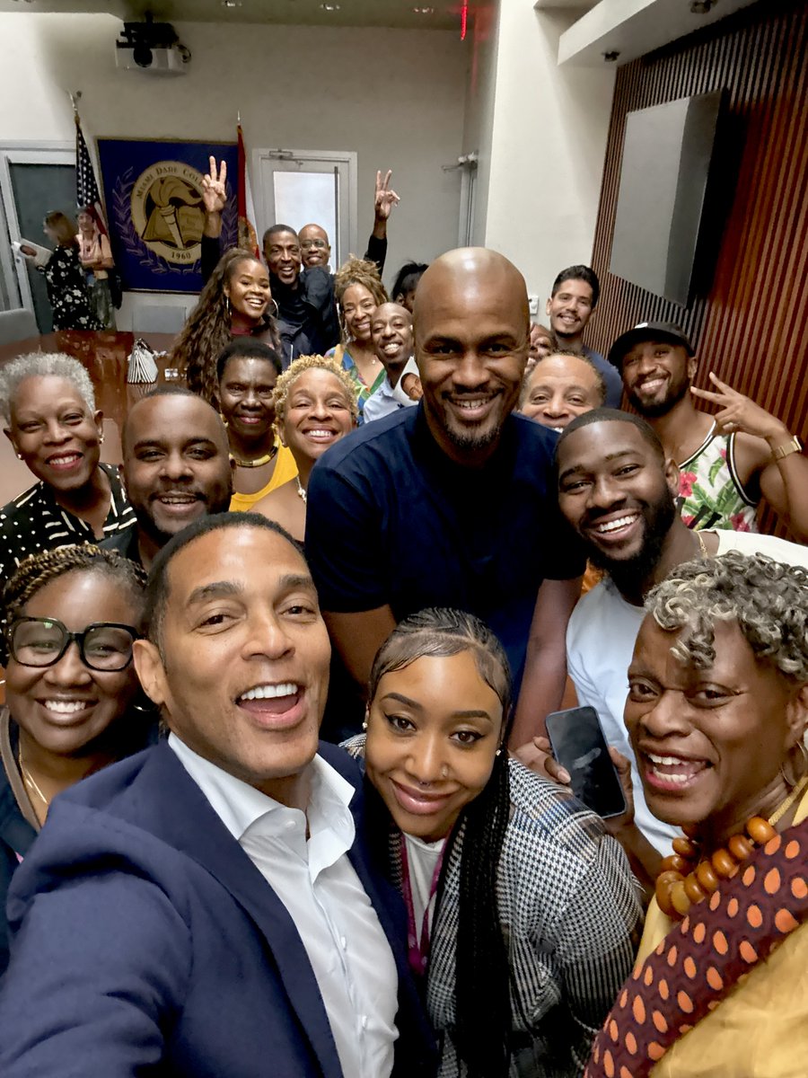 Saturday, NABJ South Florida members enjoyed an exclusive meet-and-greet with celebrated journalist and author Don Lemon’s new book at the <a href="/MiamiBookFair/">Miami Book Fair</a>  hosted by <a href="/MDCollege/">Miami Dade College</a> . Thank you to the Miami Book Fair and Miami Dade College for hosting this special event. NABJSFL
