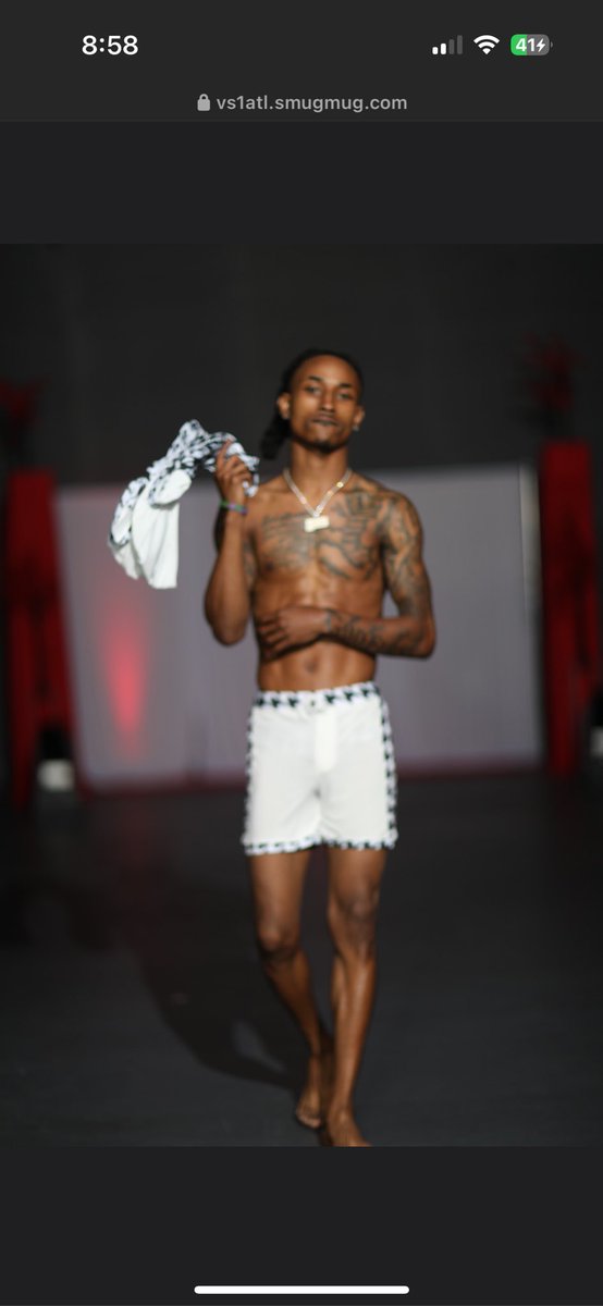 luh_soze's tweet photo. Fashion show #2 in the books 📚 just a few flicks . #fashion https://t.co/fllFPNquzW