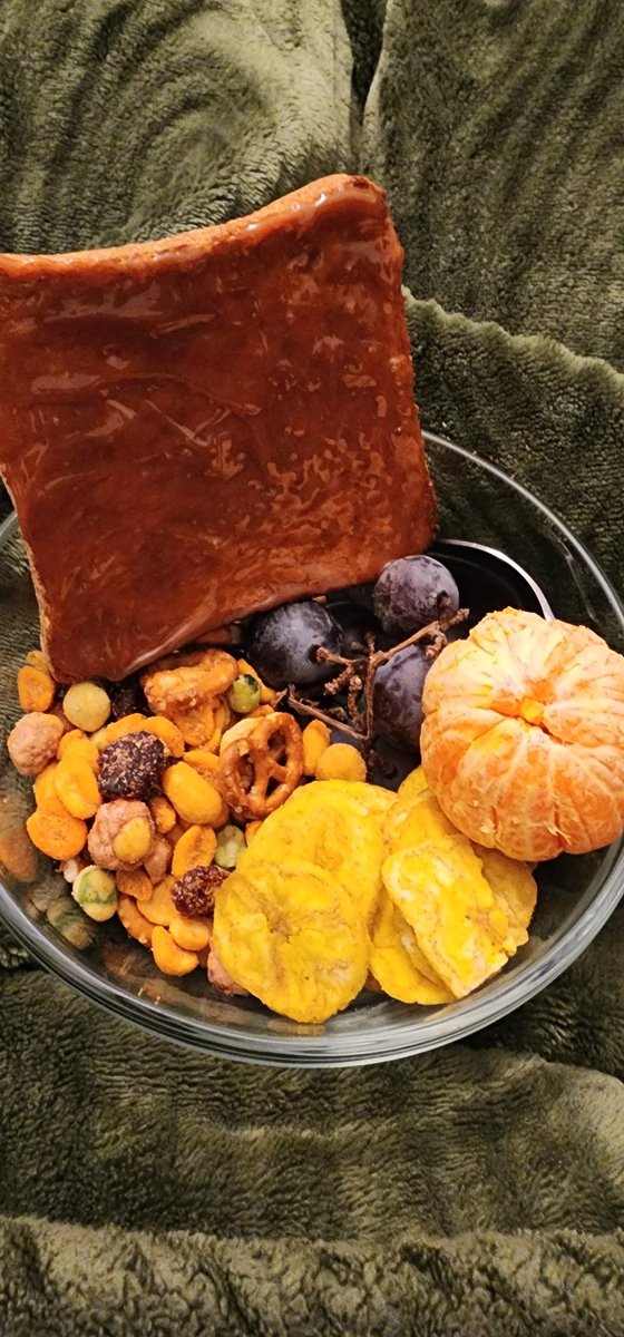 swats24's tweet photo. Tuesday #SnackChat . What is in your bowl?! https://t.co/WitbEmkg1z