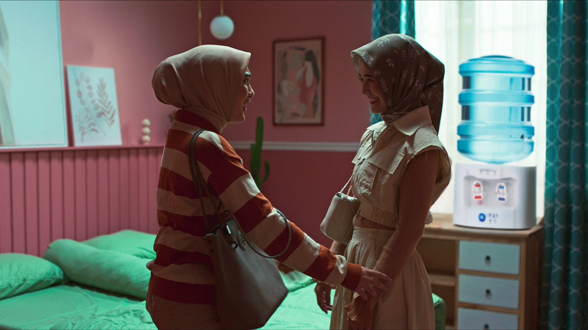 NetflixID's tweet photo. Dari Rani kita belajar, barang-barang ini wajib ada di kamar. https://t.co/RU2e1N9UUB