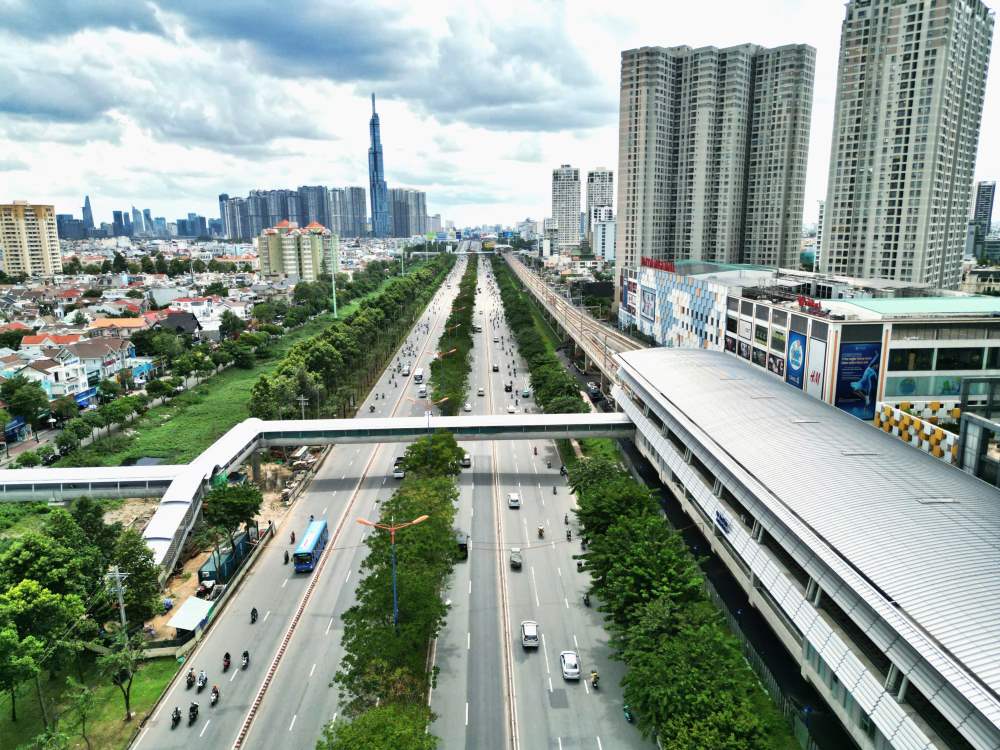 StarMetro2's tweet photo. [Điểm tin thị trường]
TOÀN CẢNH METRO SỐ 1 HOÀN THÀNH CHUẨN BỊ ĐƯA VÀO SỬ DỤNG
Tuyến Metro số 1 đạt 99% tổng khối lượng dự án, 1% còn lại là các hạng mục nghiệm thu để chuẩn bị vận hành thương mại vào cuối năm nay. https://t.co/Zv3ji6Dukp