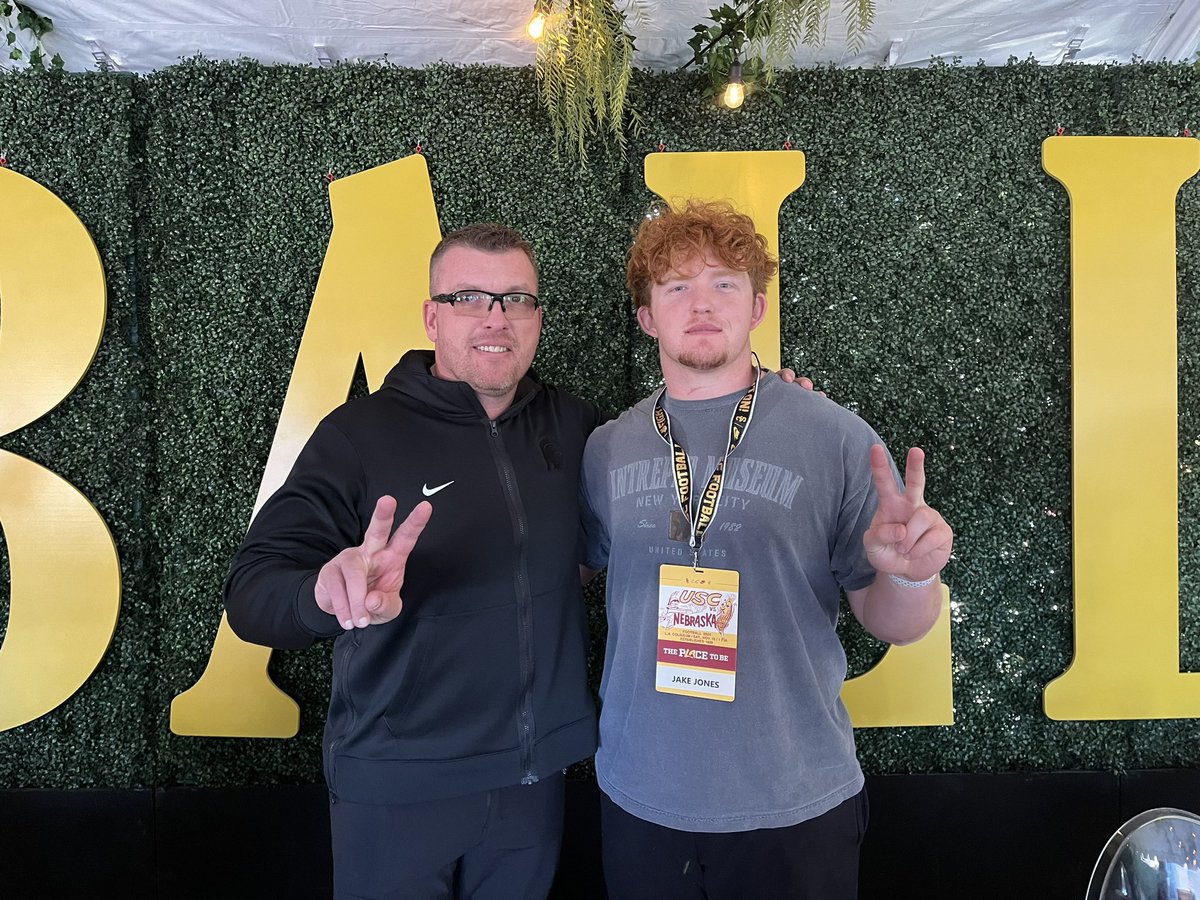 Had an incredible experience visiting <a href="/uscfb/">USC Football ✌️</a> this weekend. Thank you too <a href="/CoachNua/">Shaun Nua</a> and <a href="/Coach_Entz/">Coach Matthew Entz</a> for having me out! Looking forward to our next talks and getting back down to LA! ✌️#FightOn