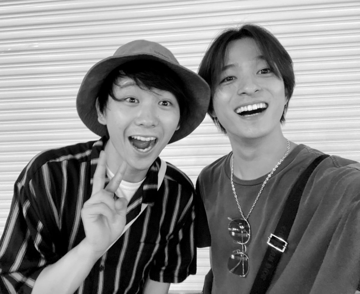 suga_kenta1019's tweet photo. Da-iCE紅白おめでとうございます！🎉
颯くんっまじでおめでとうっ！！！
最高だよっ！！！
6面として幸せですっ！

はじめてふたりでご飯したの2020年だってさ😳
もう写真が懐かしすぎる。笑
 #Da_iCE https://t.co/5wljhFGZB2