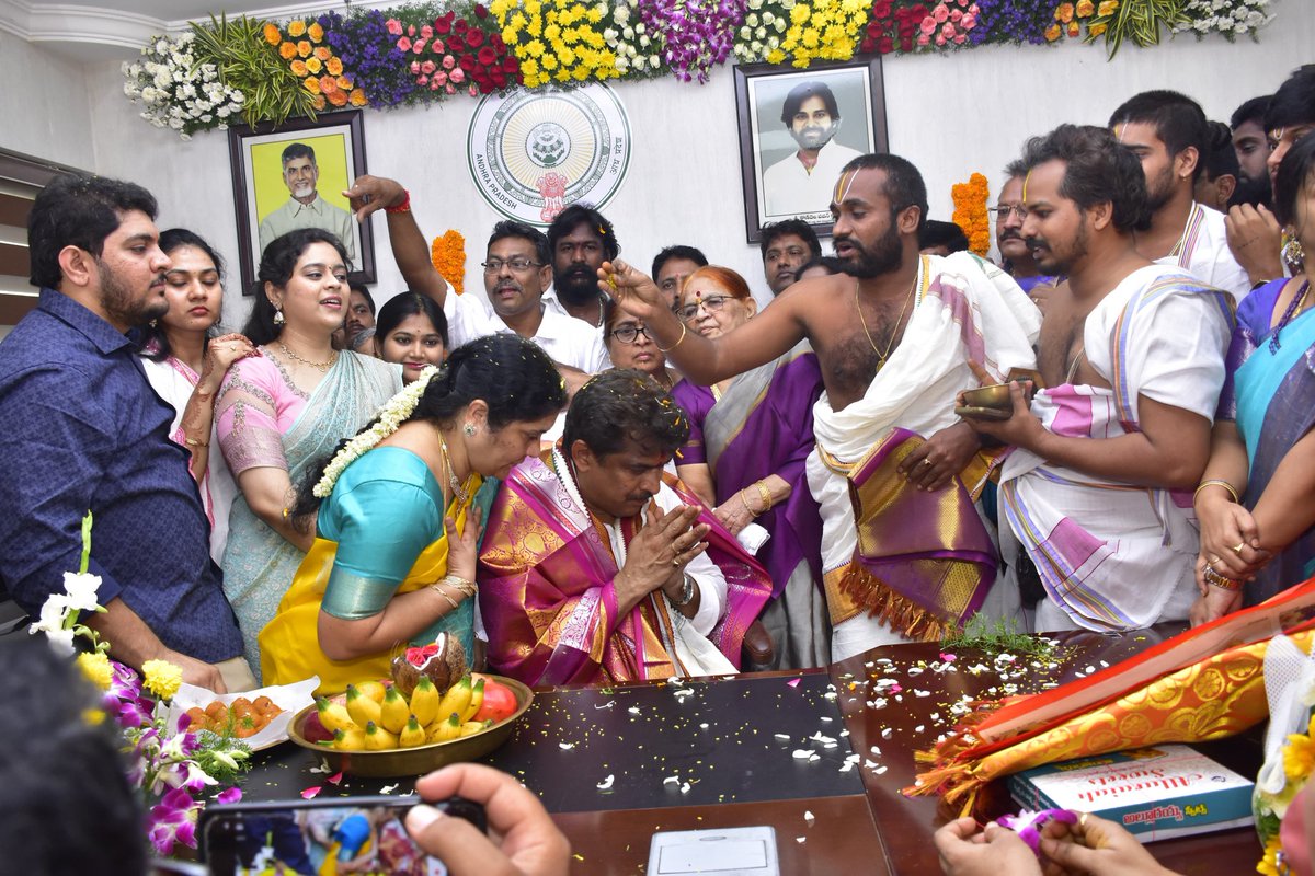 JSPSrinivasarao's tweet photo. ఏపీ మెడికల్ సర్వీసెస్ &amp; ఇన్ఫ్రా స్ట్రక్చర్ డెవెలప్మెంట్ కార్పొరేషన్ చైర్మన్ గా  #APMSIDC కార్యాలయంలో బాధ్యతలు స్వీకరించడం జరిగింది.
@JanaSenaParty
@PawanKalyan @ncbn @satyakumar_y @naralokesh @ArogyaAndhra https://t.co/KU4D1qC4cY