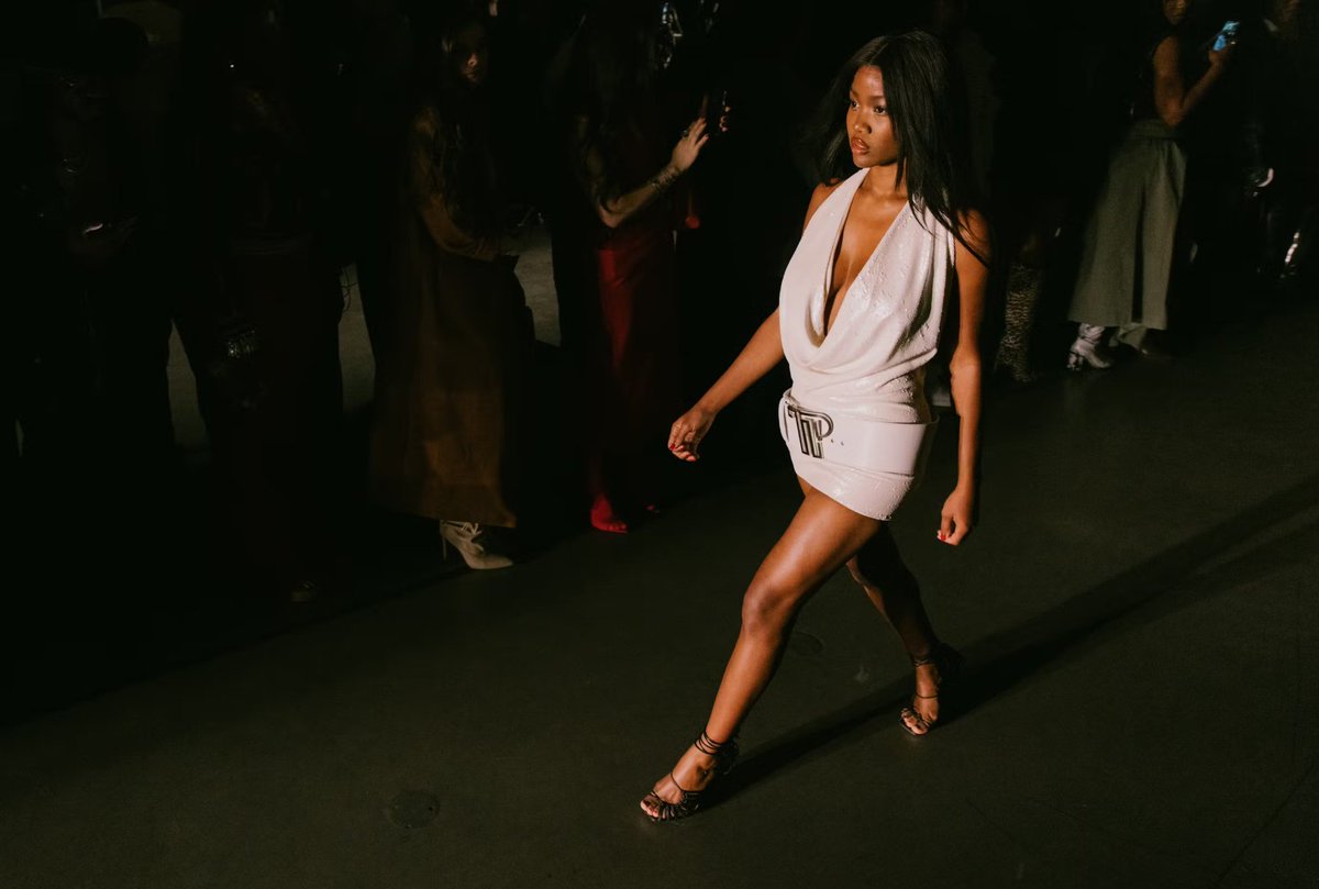 iPopCultures's tweet photo. 🌴✨ Theophilio stole the show at LA Fashion Week with bold designs and Caribbean-inspired vibes! A true celebration of culture and creativity. 🖤 #LAFashionWeek #Theophilio #fashionbeauty https://t.co/OIsUmUJRyI