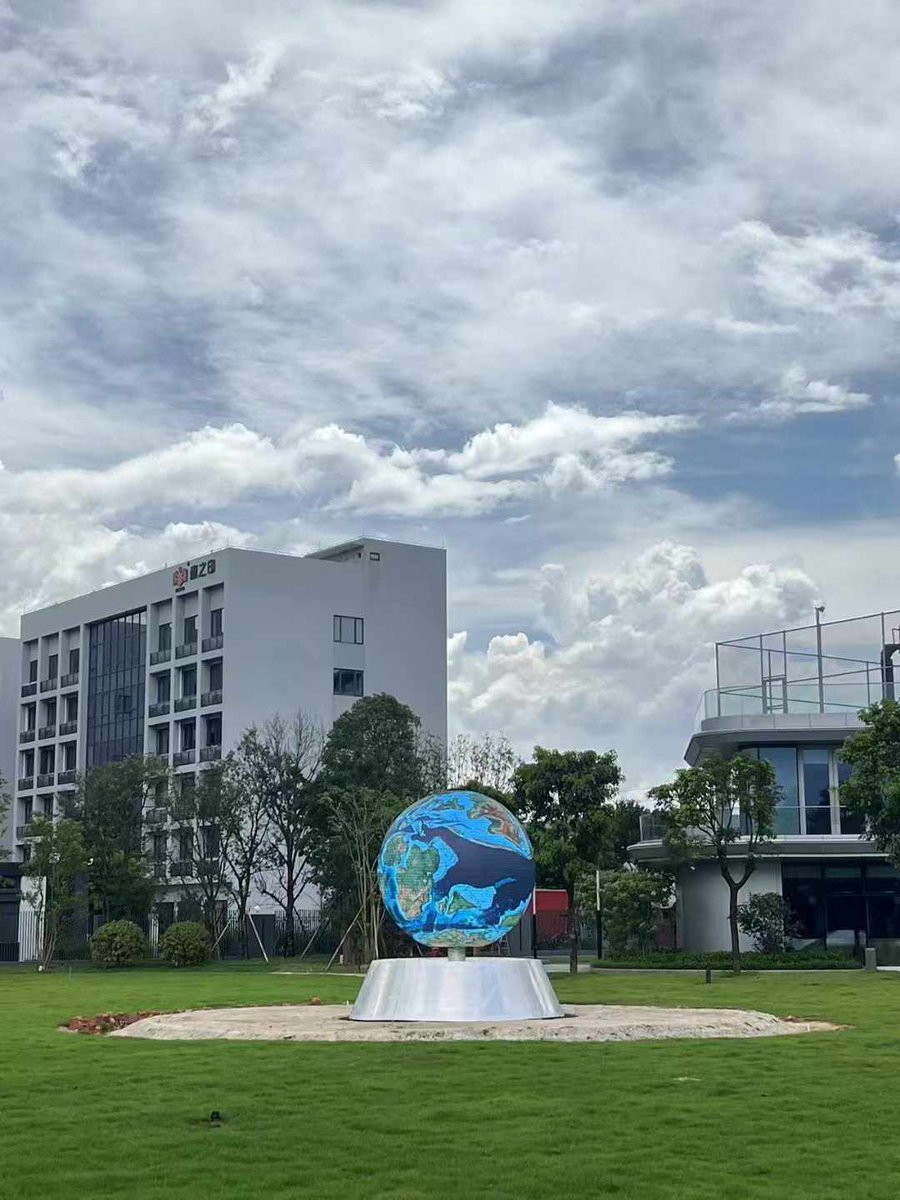 stellazheng89's tweet image. Eye-catching LED spherical screen is a creative LED solution with super advertising value,360°uniform display without distortion，every angle is the best angle. 
#ledball #sphericalledscreen
#customizedleddisplay #leddisplay
WA/Wechat:8613714376779;
Email: stellazheng@dedikj.com.