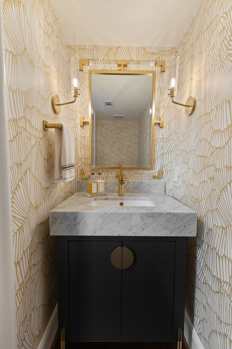 SCMDESIGNGROUP1's tweet image. 📷📷📷 From Mood Board to Reality 📷
Transforming this bathroom was an absolute dream! What started as a vision filled with inspiration, textures, and design ideas has come to life beautifully right here in The Woodlands.