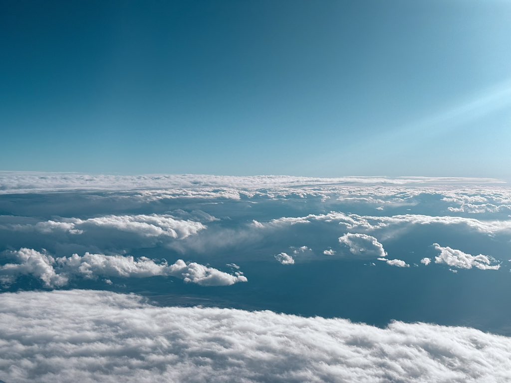 ClayHero's tweet photo. Cute little clouds. https://t.co/ngE0Na3Xah