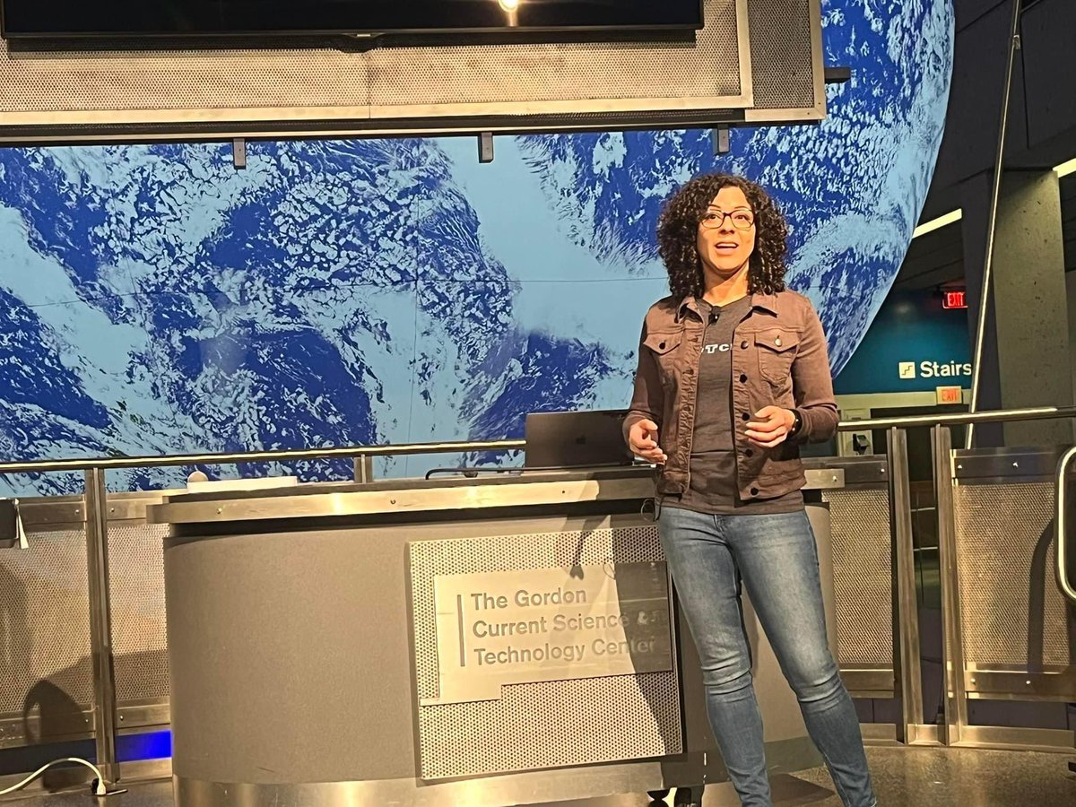 lavie_encode's tweet image. i did a super cool thing yesterday at the Boston MOS 🥰 BIG thanks to everyone who showed up to support and learn with me! #codewithAI