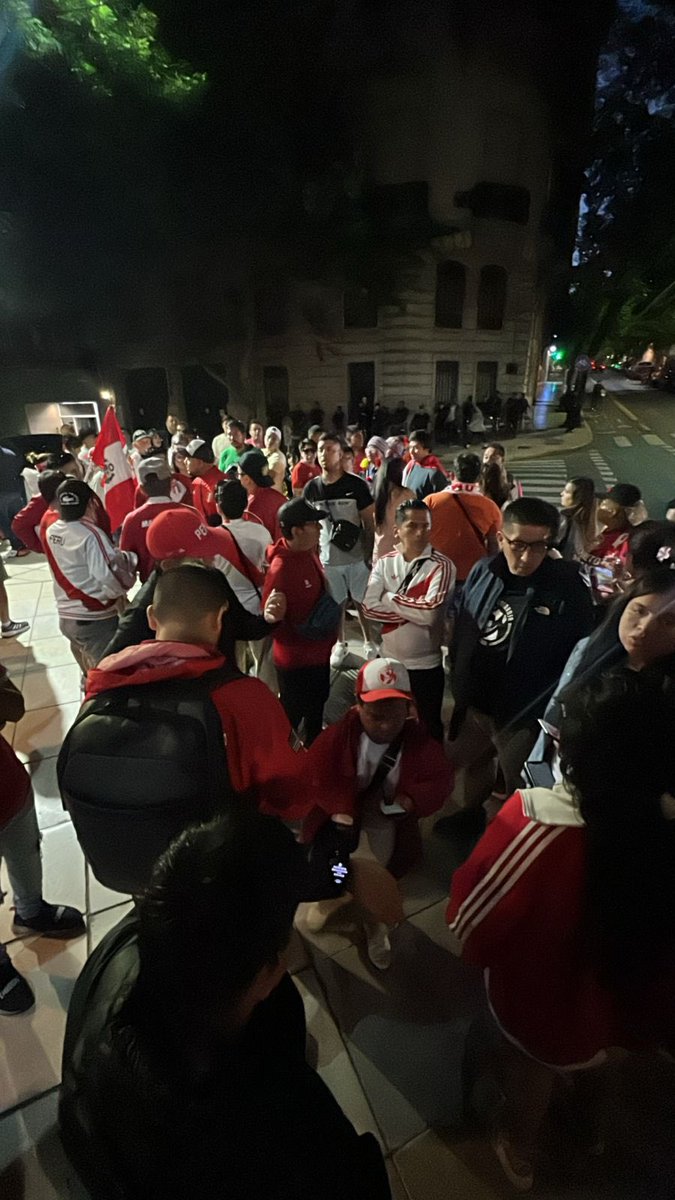 La Blanquirroja #LaHinchadaDelPerú tweet media