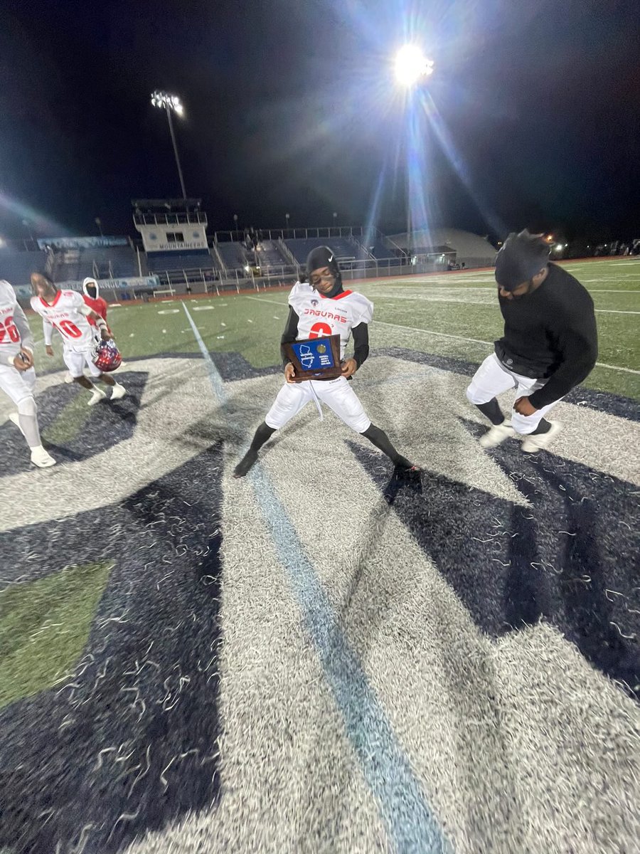ShakurTaylor3's tweet photo. Game Sealing Interception to secure my second hs sectional championship💍 last Friday against West Orange! @njdotcom  @EOJagsFootball @COACH_JAKES @CoachDoubleA @stevecole08 @LanceWigfall @Ms400hurdler @GeorgeARRINGT16 @Baj_Blitz https://t.co/CvdJ2T1lic