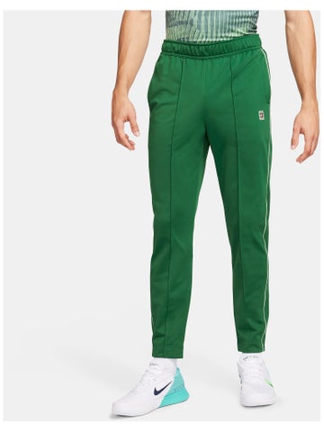 Emulate the sartorial elegance of Alan Jones perp walk with his emerald green Nike tracksuit. At leading tennis retailers for $205.
#auspol #smh #katemcclymont