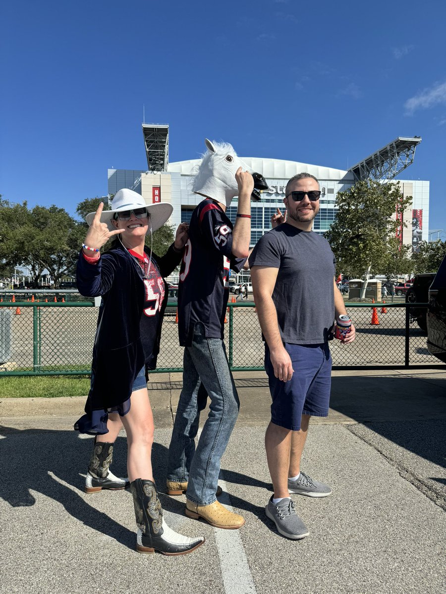 StephStradley's tweet photo. Please share random photos you think most people would enjoy and people includes me. LFGY TIME FOR THE #BATTLEFEAST BEFORE THE #BATTLEFIGHT
/self scout report:
our last home game did not have enough #HorseKing visiting. That’s on me and I will get that corrected
//honor the way of the ancients