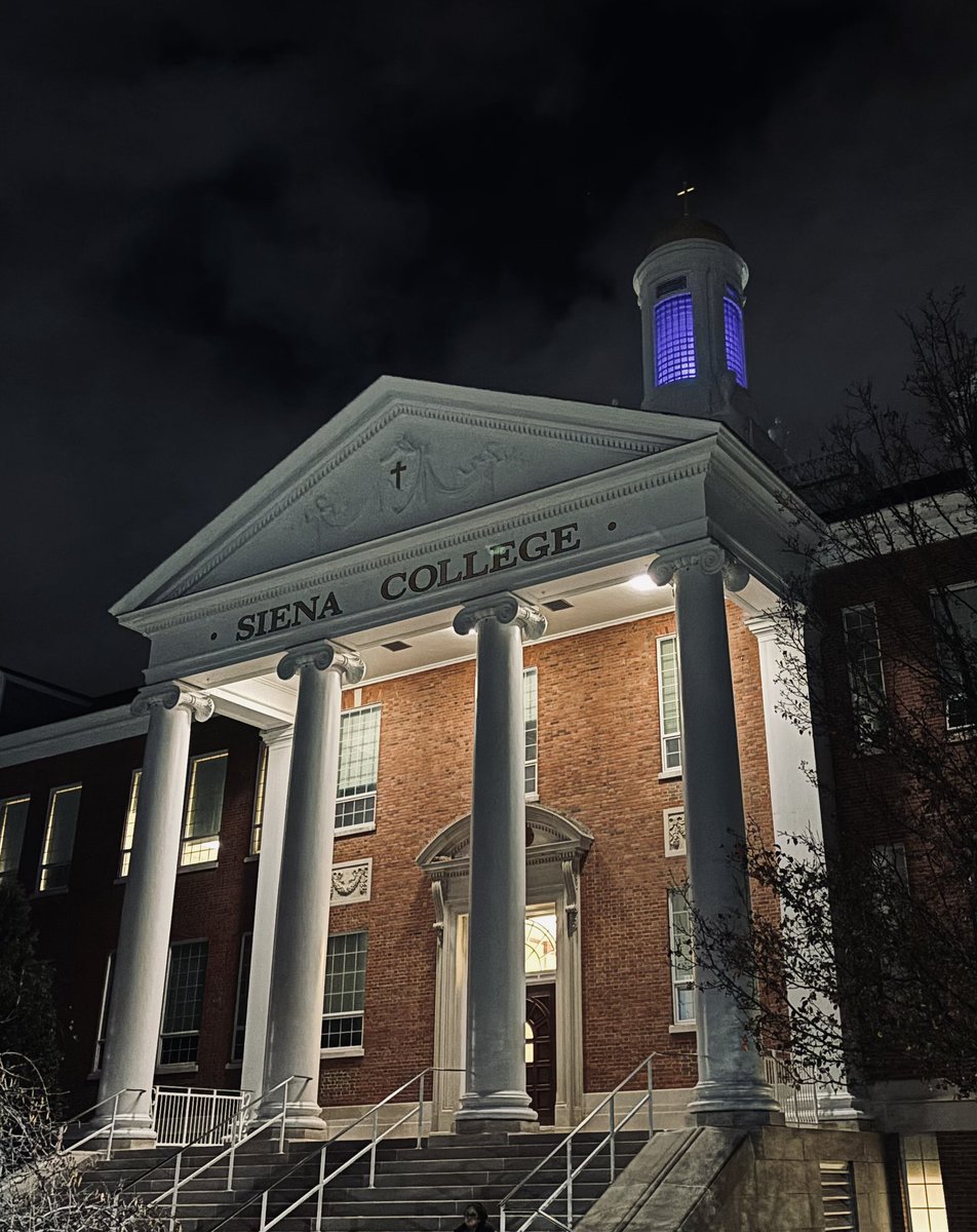 Hey @SienaCollege, PURPLE really does look good on you 😉🟪

Great game, can’t wait to do it again 🤝

#UAUKNOW