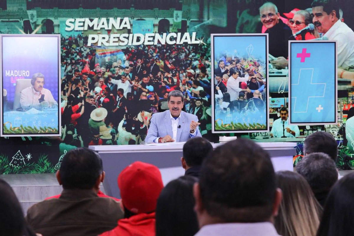 UNoticias's tweet photo. Presidente Maduro presentó su visión de Gobierno hasta el 2054

Convocó al desarrollo de la segunda fase del Congreso del Bloque Histórico para el próximo 17 de diciembre

https://t.co/P61eSwoAfz https://t.co/tFkyfVTHbl