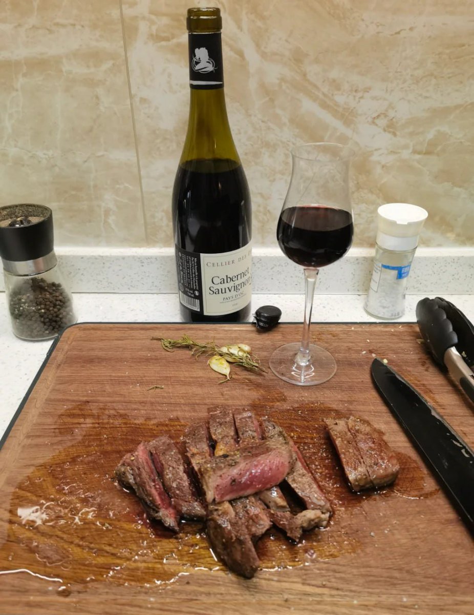 MagaMayaSato's tweet photo. Grilling steak is simple, but whether it tastes good depends on the wine pairing.
#dinner #homemake https://t.co/dOKlujDELJ