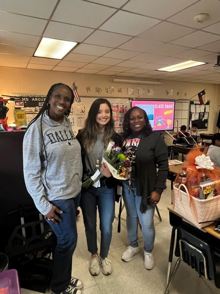 H3Berry's tweet photo. I am excited to announce our Teacher of the Year and HAABSE winner! 🎉🎉 They have worked so hard and deserve this tremendous honor! #TOYCoordinator @DrWynneLaToya @CalvertES_AISD @msaarguello @SDuncan7124 @APCrykenn https://t.co/ajcOxvO1oj